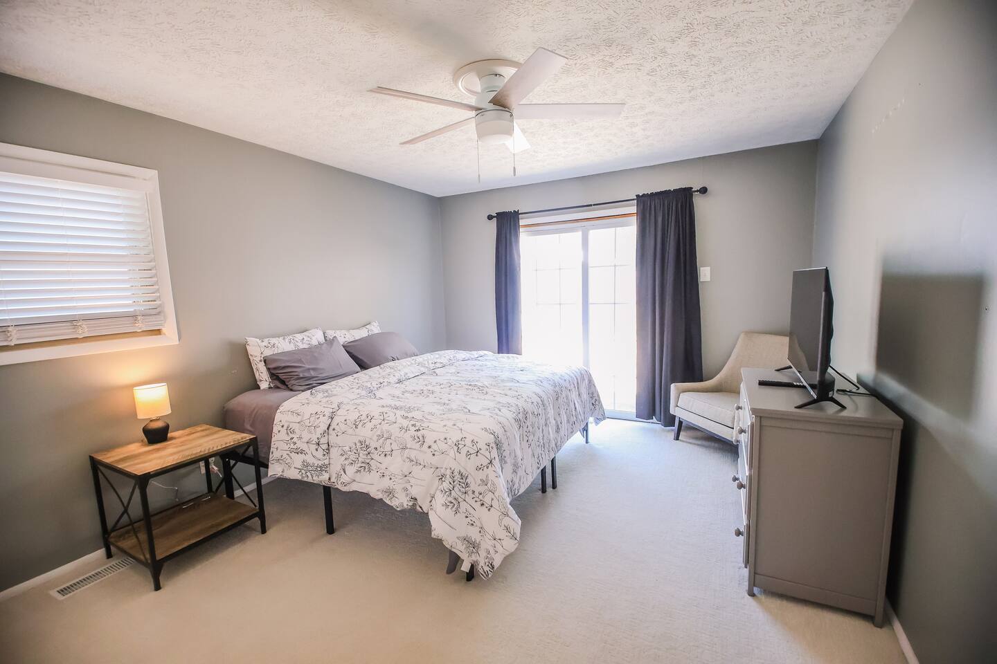 Seneca Suite w/ En-suite Bath