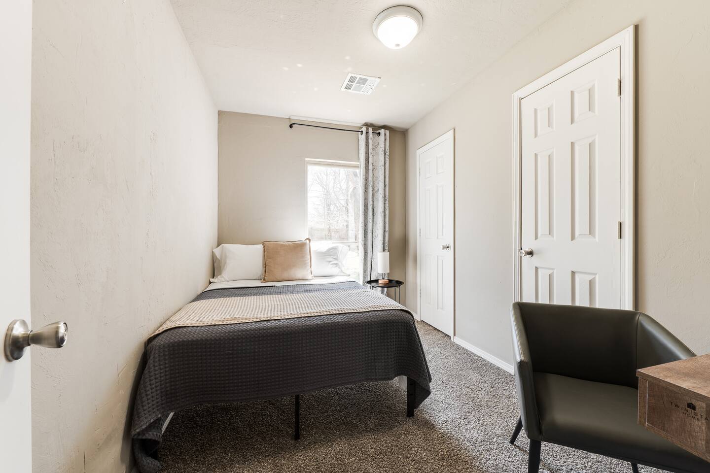 44th- Master w/Ensuite Bathroom