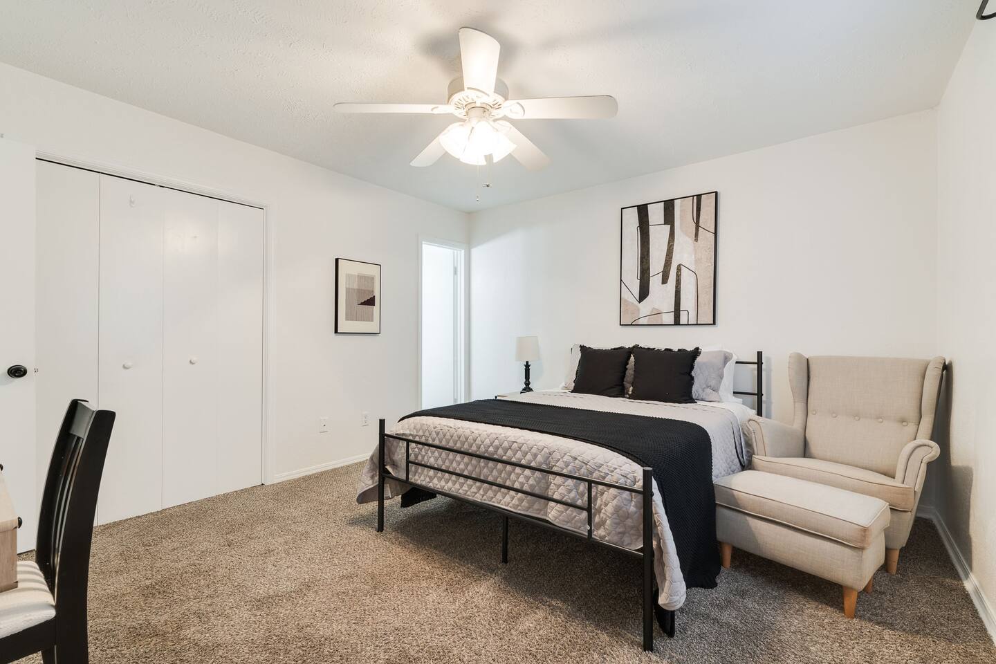 Private Entrance Suite & Garage Parking