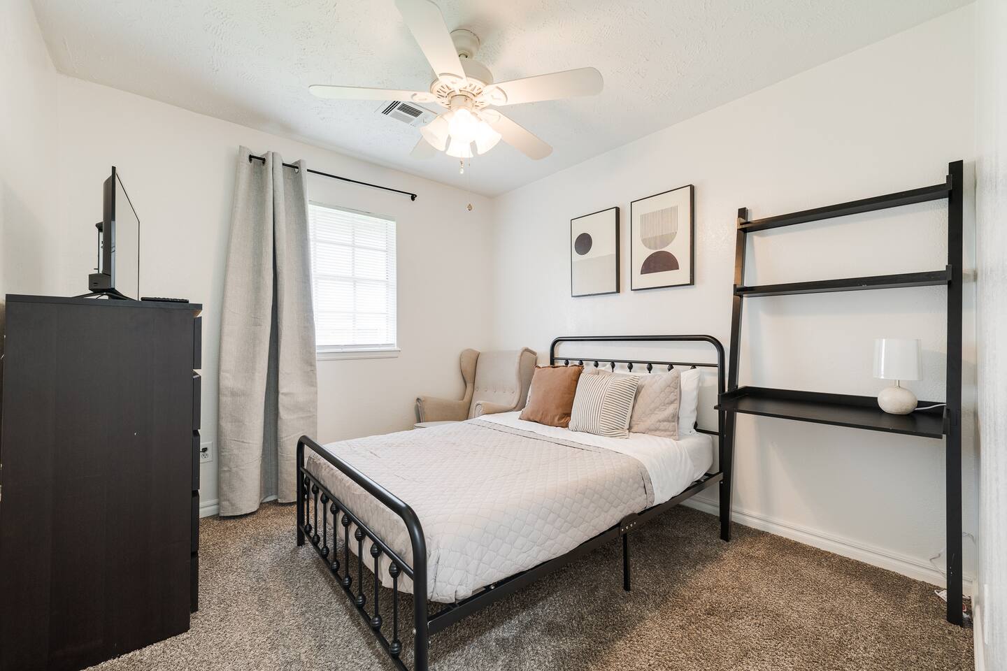 Private Room 2 in the Village