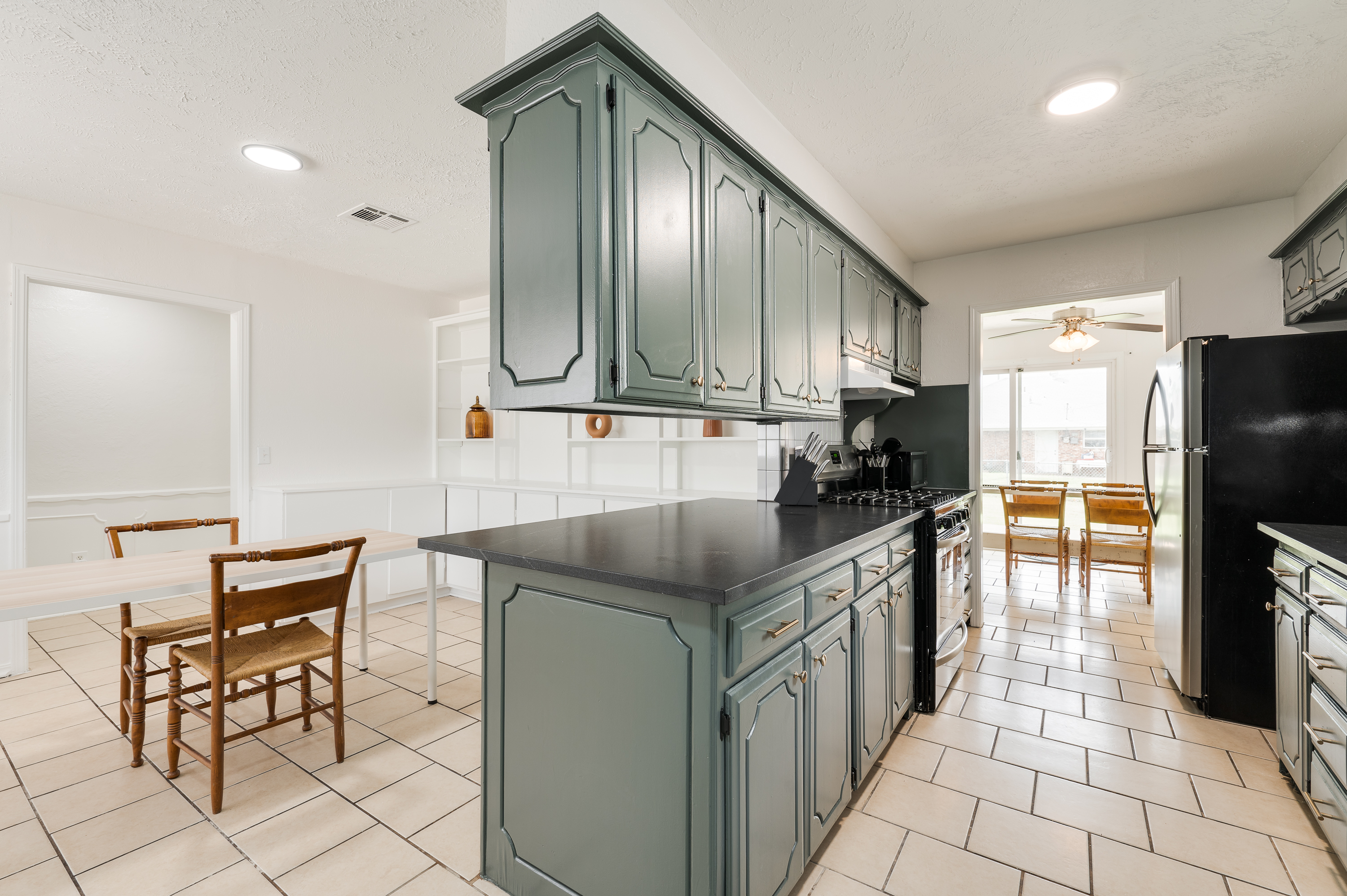 The Village w/Garage & Fence I Extended Stay