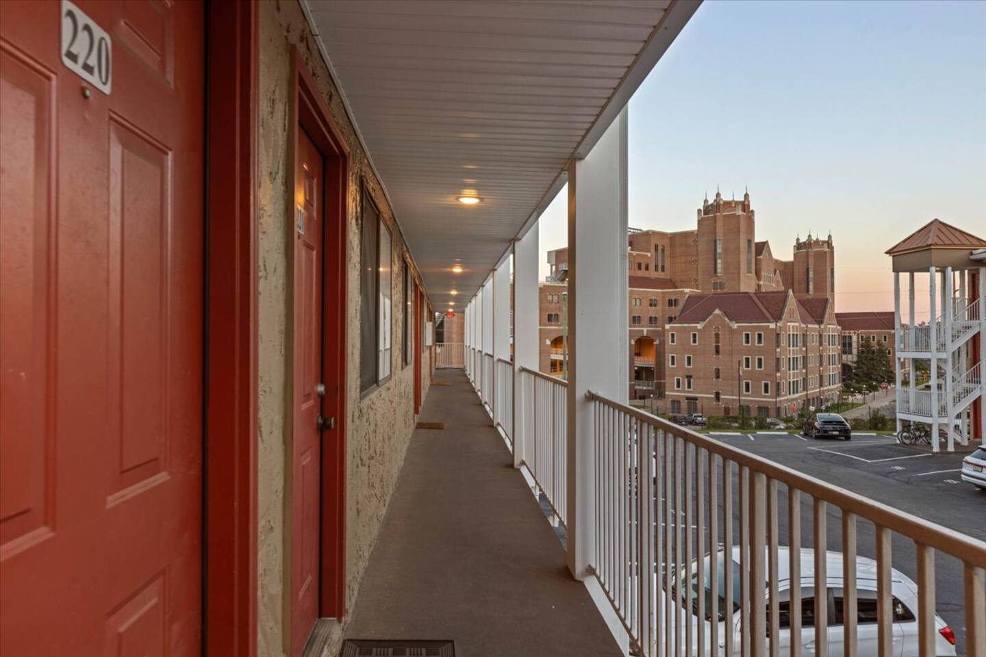 The Ward - Resort Style Gameday Condo