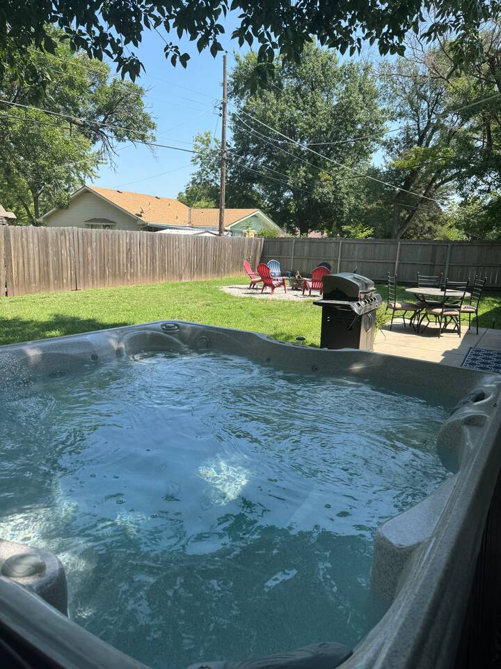 Family Time Done Right-Hot Tub, Fire Pit, Games