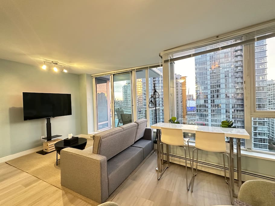 "NEW" City Nights: Pool, Sauna, Gym & Free Parking