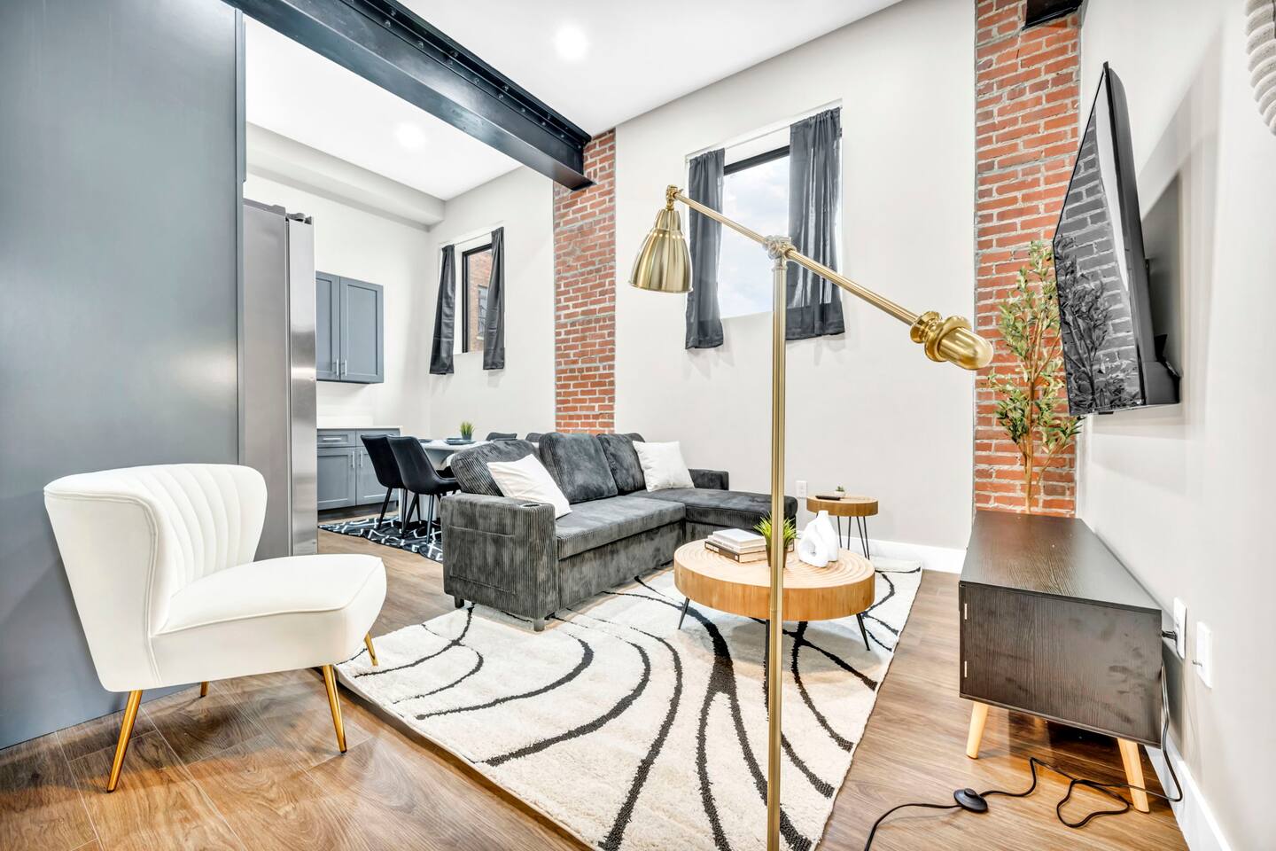 1Bed | 1Bath | 10 Min to DT | Ping Pong