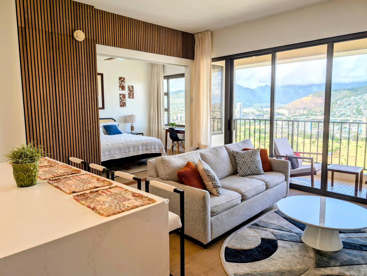 Penthouse 38th FL, Diamond Head View, Free Parking