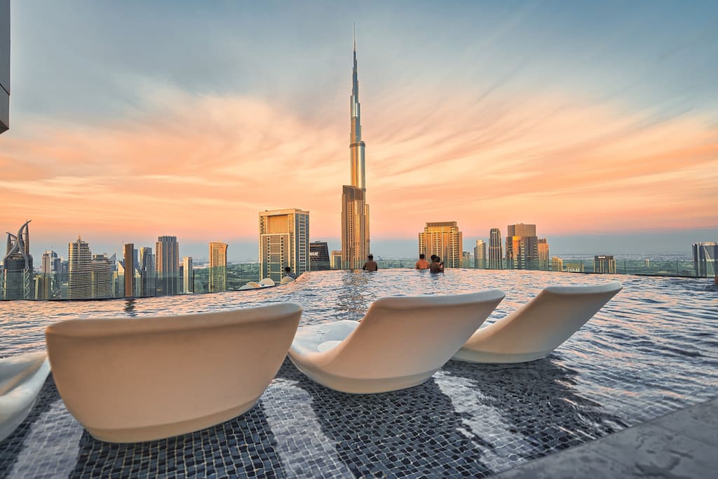 Magical Apt with Rooftop Pool & Burj Khalifa View!