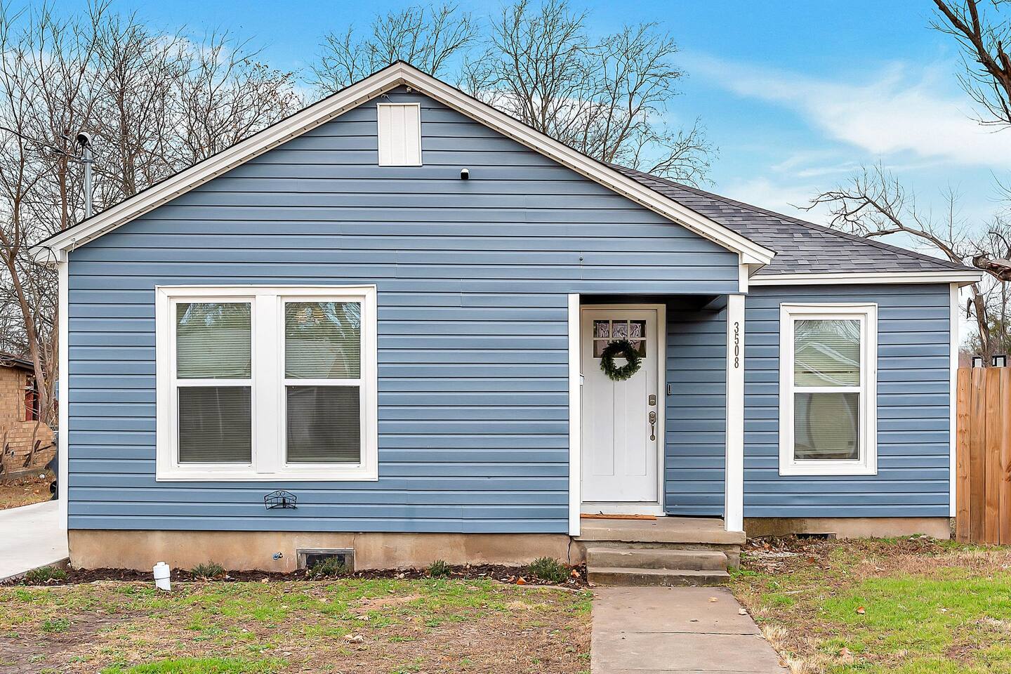 The Waco Charmer: Close to all the attractions!