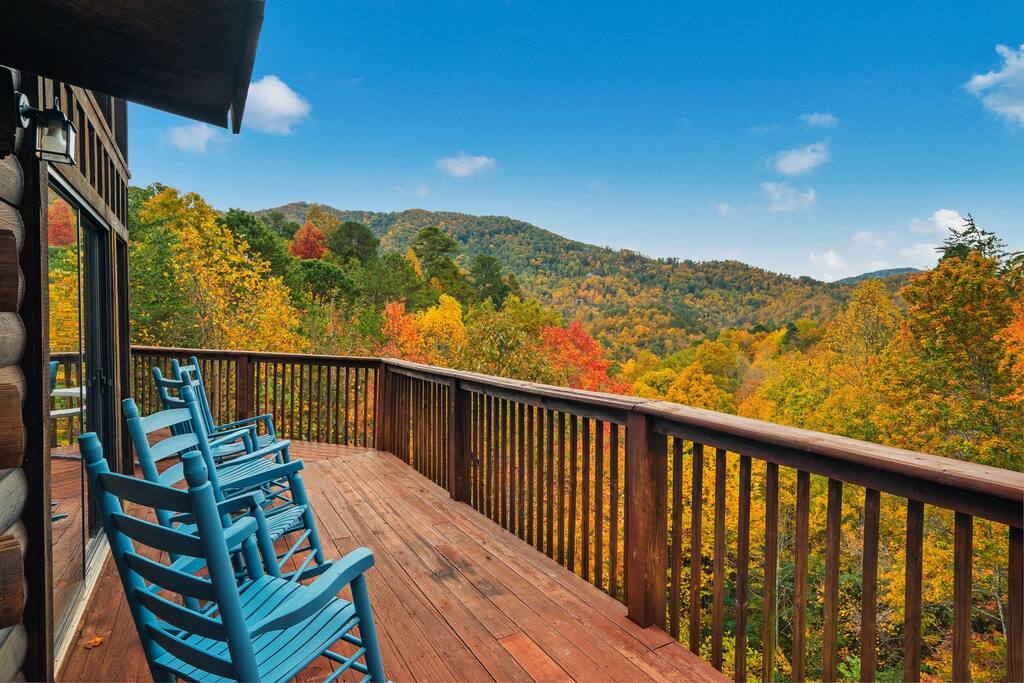 Secluded/Amazing Mountain Views/HotTub/Game Room
