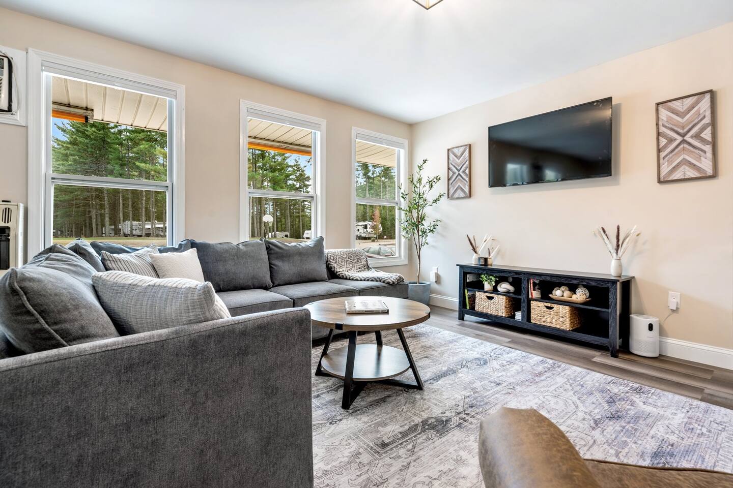 Pleasant River 3 bed | 2 bath, Hot Tub