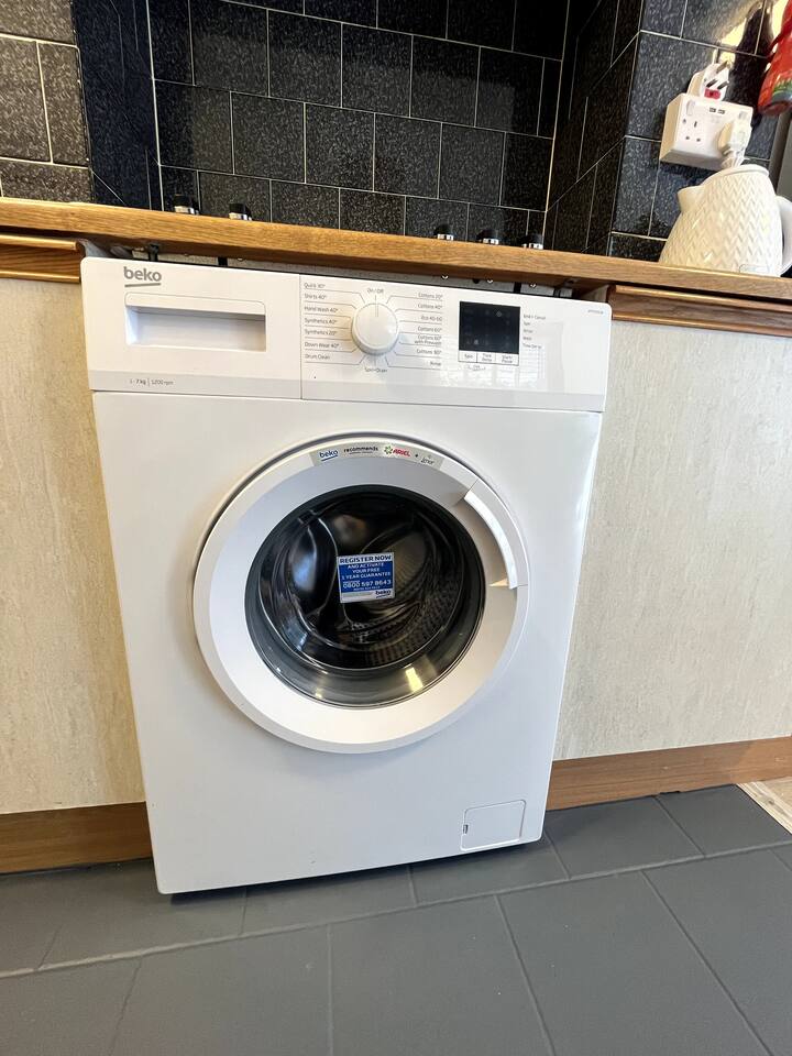 Stay comfortable with a modern washing machine in Greater London (Notting Hills, Acton & Ealing)! Perfect for long or short stays, giving you all the home comforts you need.