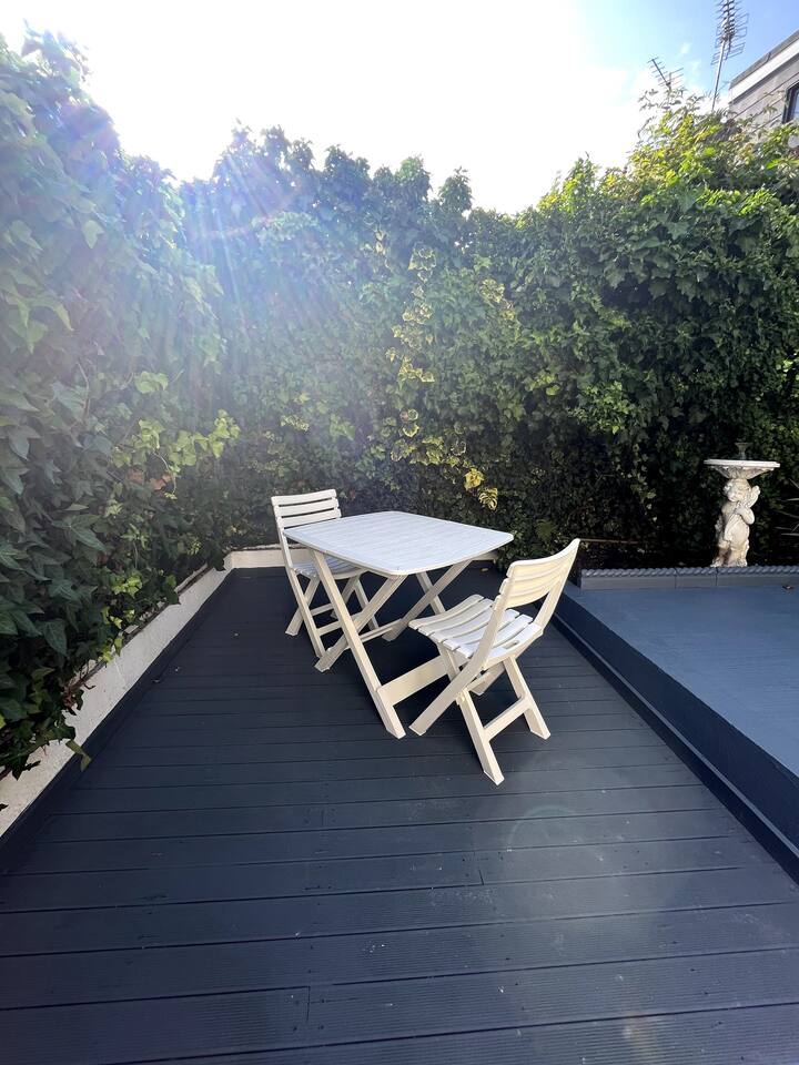 Step outside to your own private garden dining area in Shepherd's Bush, Greater London near Notting Hill, Acton & Ealing. Ideal for meals, relaxing or simply enjoying the greenery.