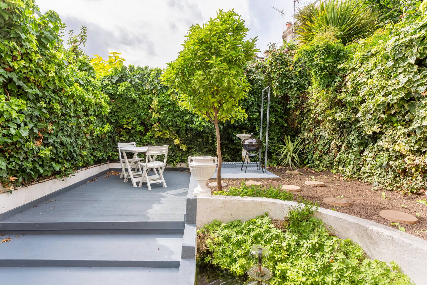 Private garden in Shepherd’s Bush, perfect for outdoor meals, fresh air and quiet moments. Just minutes from Westfield London, it’s a peaceful retreat after a busy day in West London’s vibrant heart.