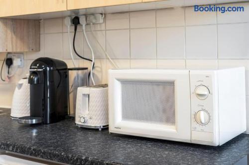 Flat 1b – 107 Uxbridge (Cosy Urban Retreat Nr Central London)