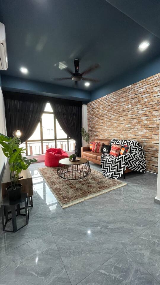 3BR in Plaza Mahkota Sleeps 6 Near Local Cuisine
