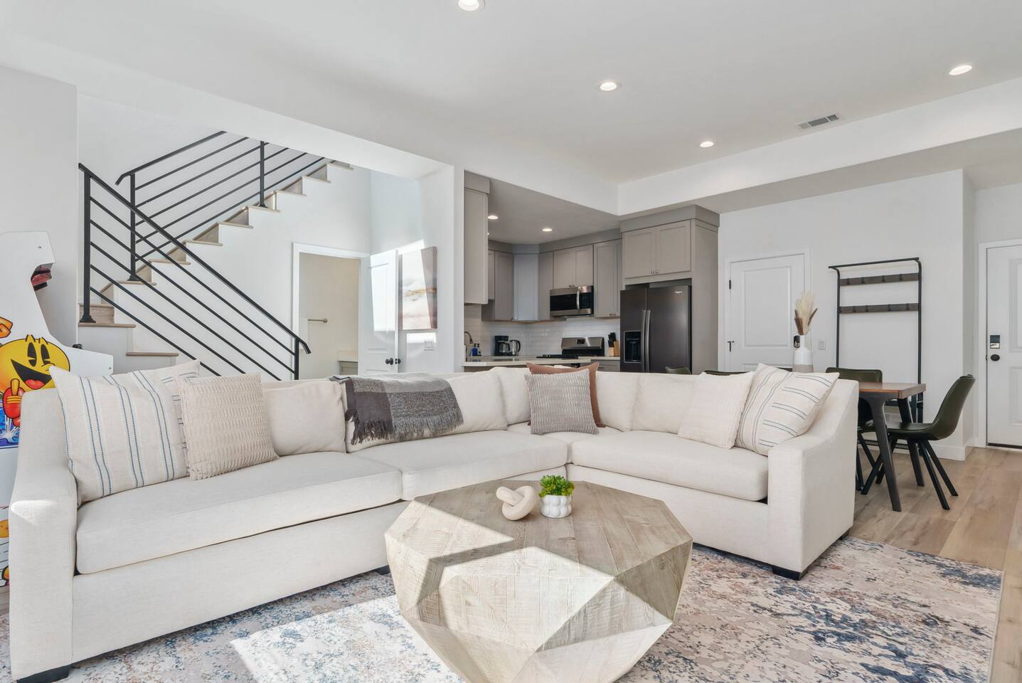 New Modern Home Near Disneyland