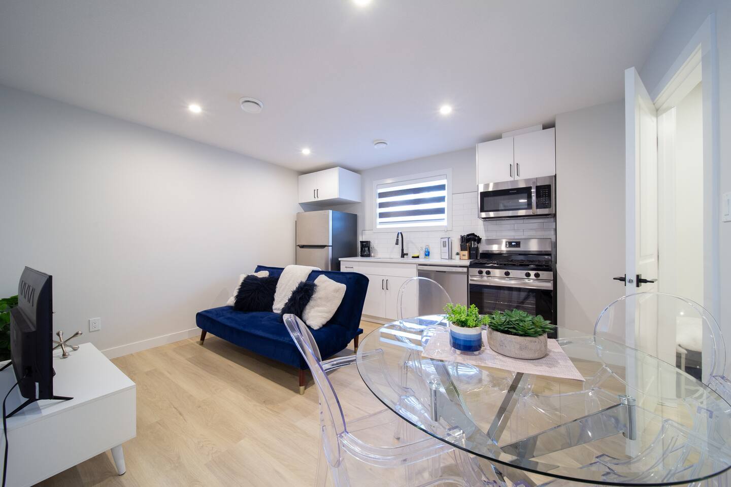 RoyalBlueBSMTsuite/KingBed/FreeParking/Netflix