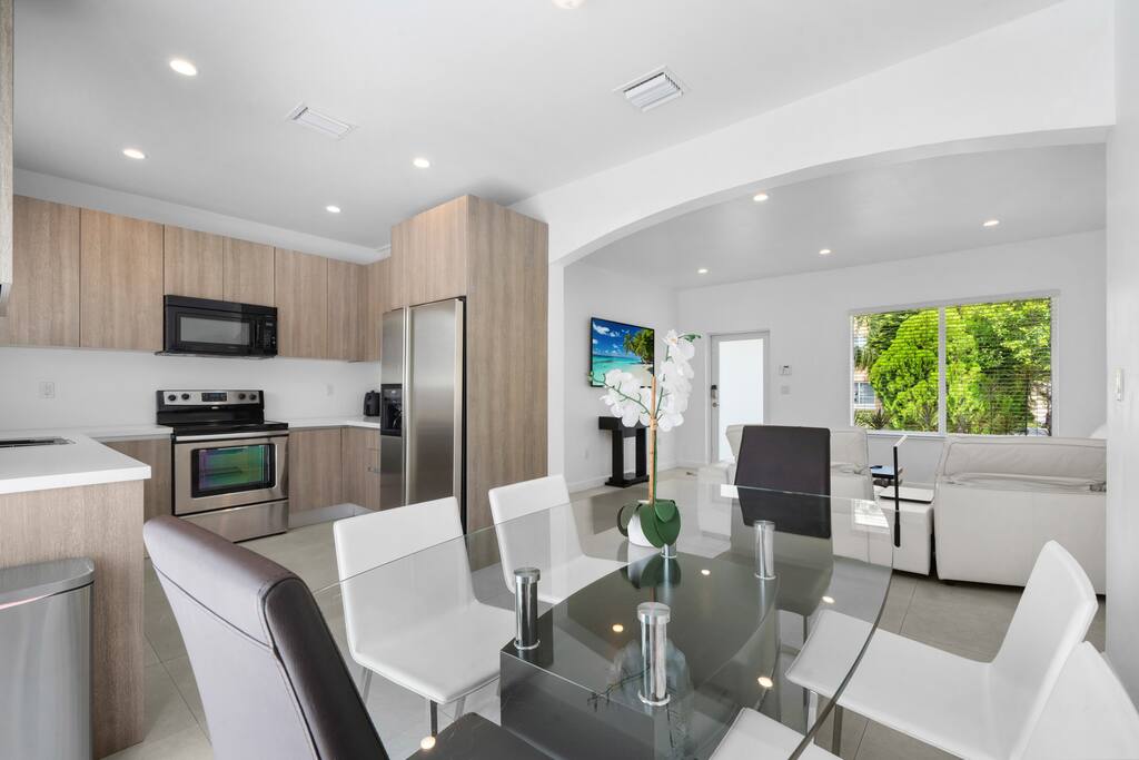 Villa Gia Large Home Near Brickell Miami Beach - Five-Bedroom House