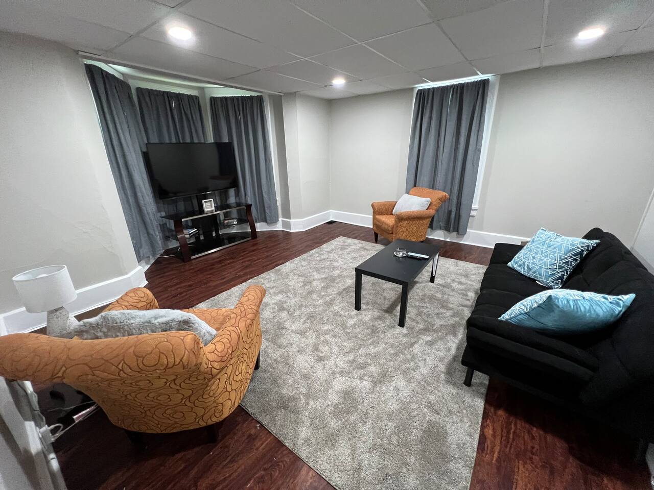 Cozy upstairs apartment!