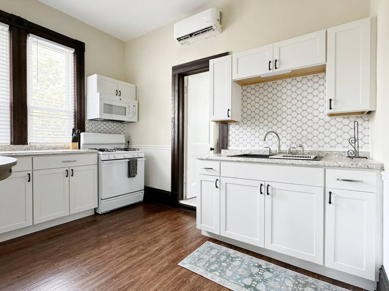 Chandler E | KING 1BD/1BA Studio Apt near Downtown photo 5