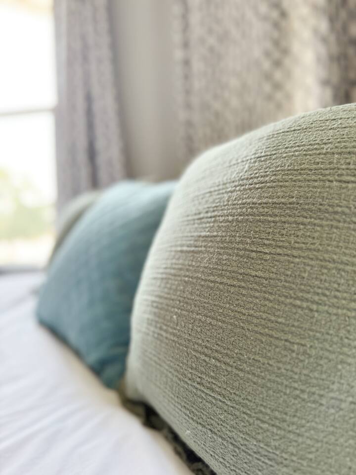 Chandler E | KING 1BD/1BA Studio Apt near Downtown