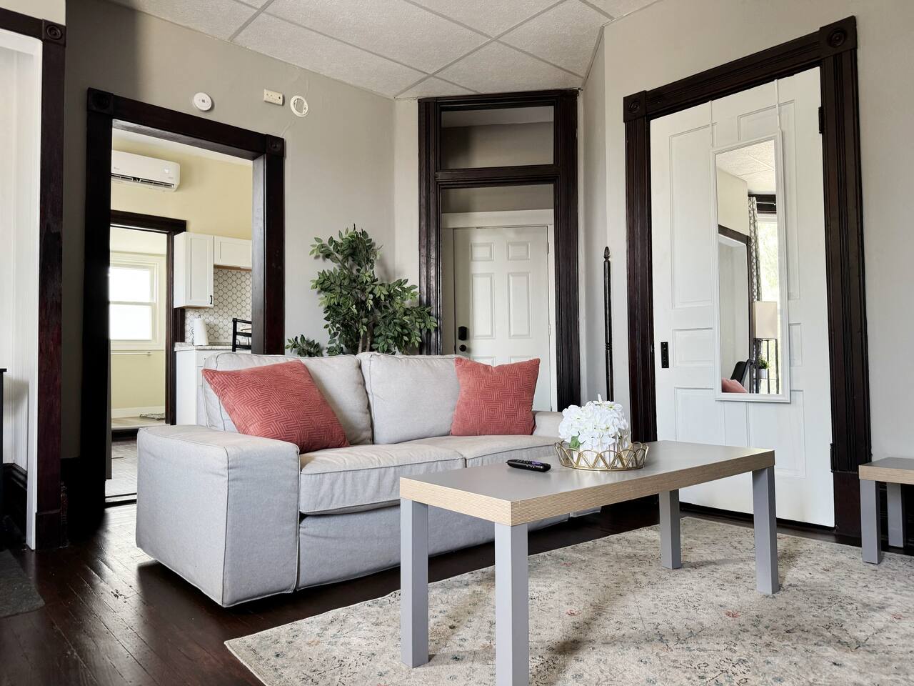 Chandler E | KING 1BD/1BA Studio Apt near Downtown photo 2