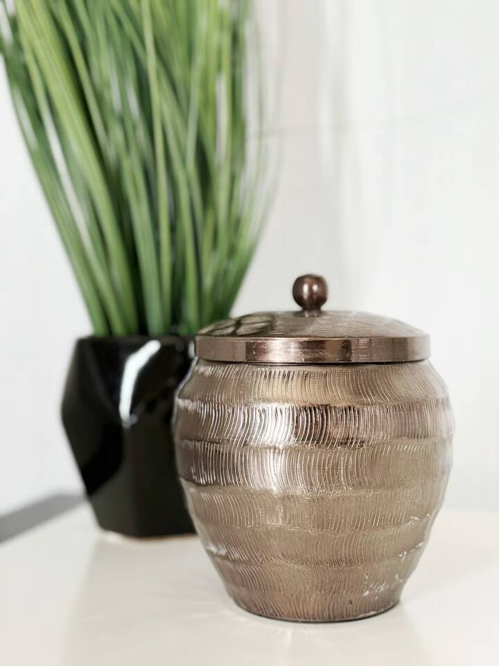 Chandler E | KING 1BD/1BA Studio Apt near Downtown