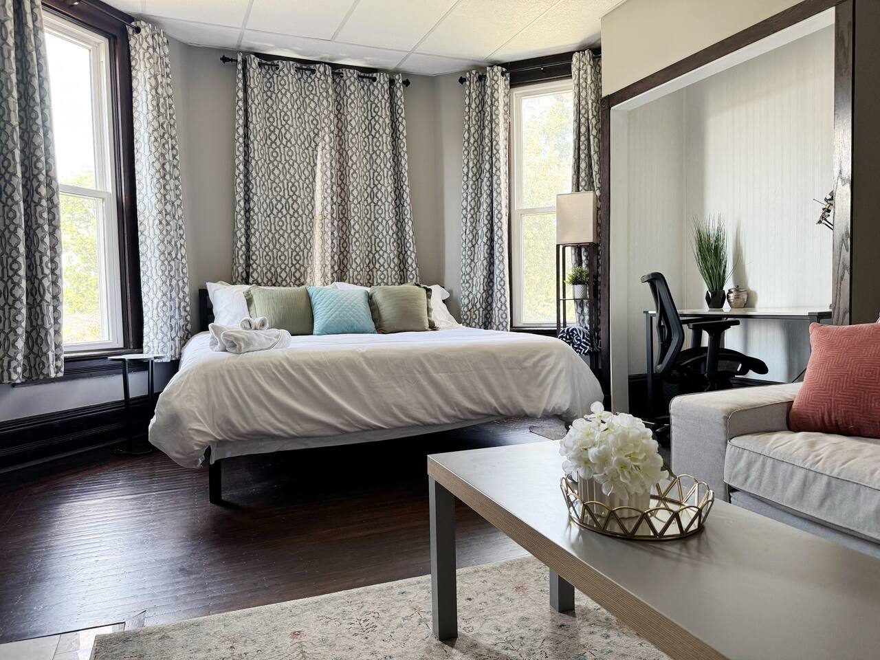 Chandler E | KING 1BD/1BA Studio Apt near Downtown photo 3