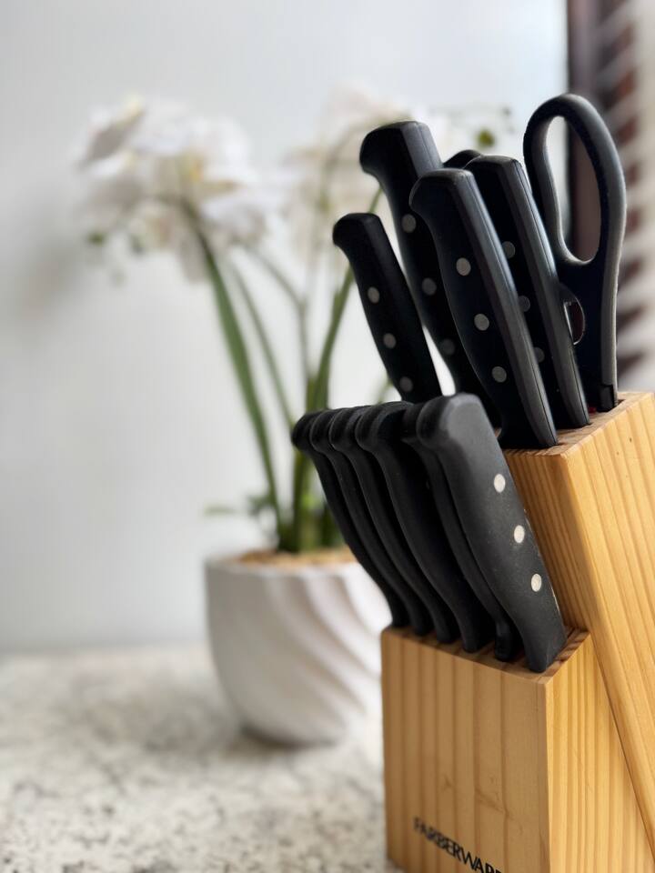 Chandler E | KING 1BD/1BA Studio Apt near Downtown