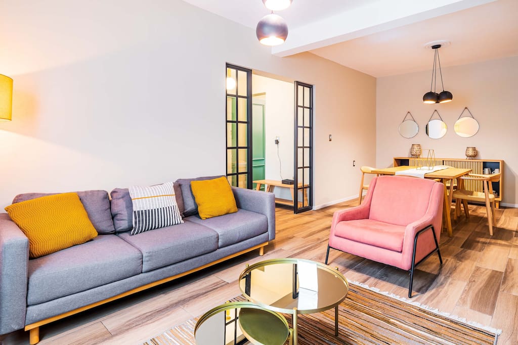 GF Remodeled ROMA perfect Location WALK work-Patio