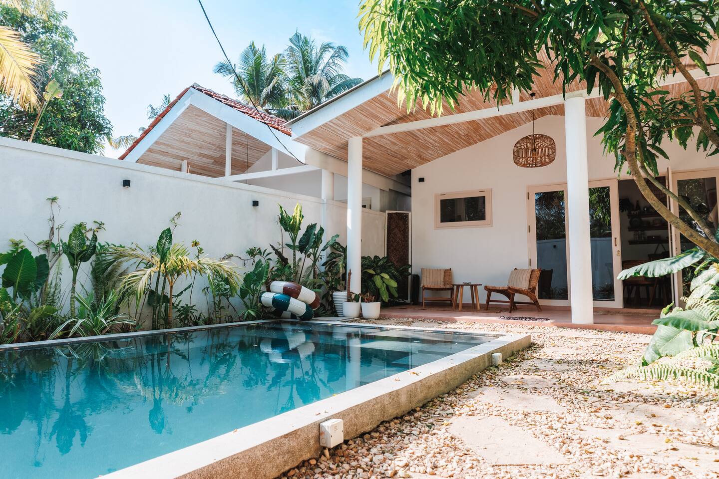 Luxury Modern Villa + Pool, 4 Minute Walk To Beach