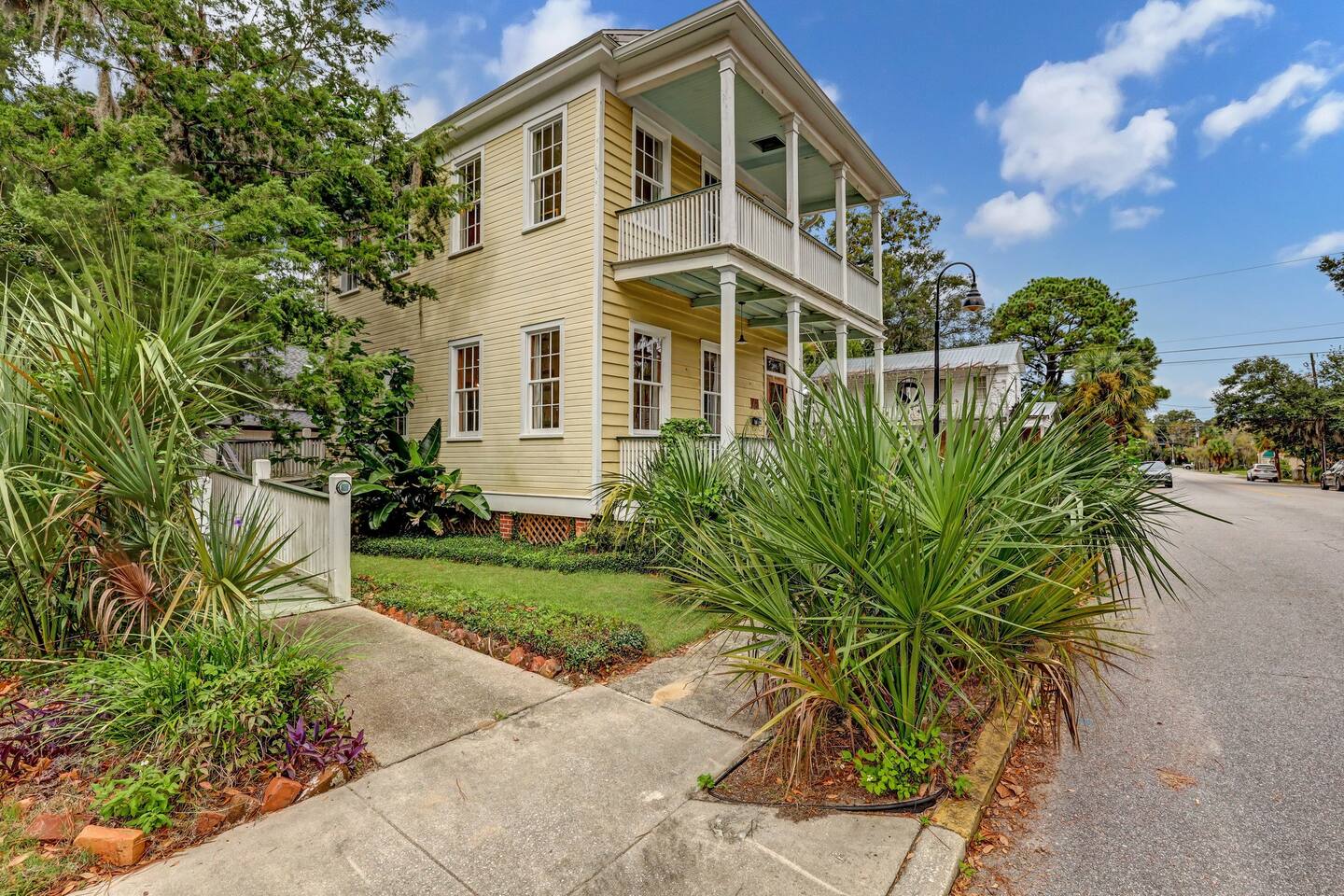 Walk to Downtown | Historic Home | BBQ | Bikes