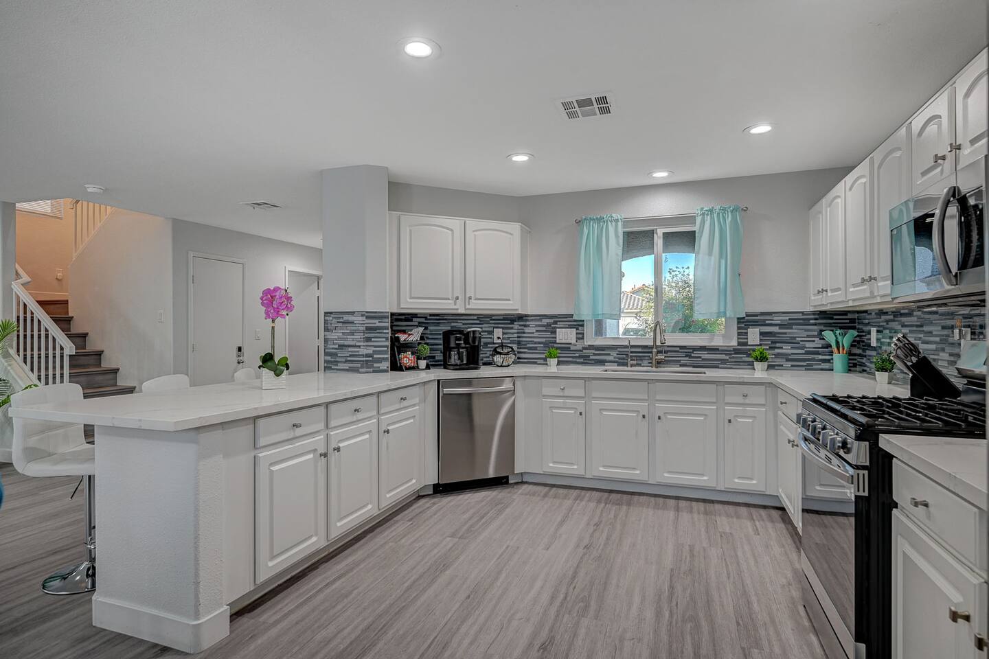 Spacious 4BR + Pool | Pet-Friendly | Extended Stay