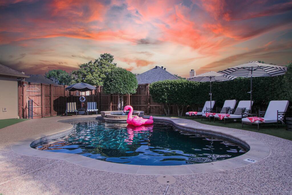 Luxury Retreat -Heated Spa/Pool, Office, Fun Games