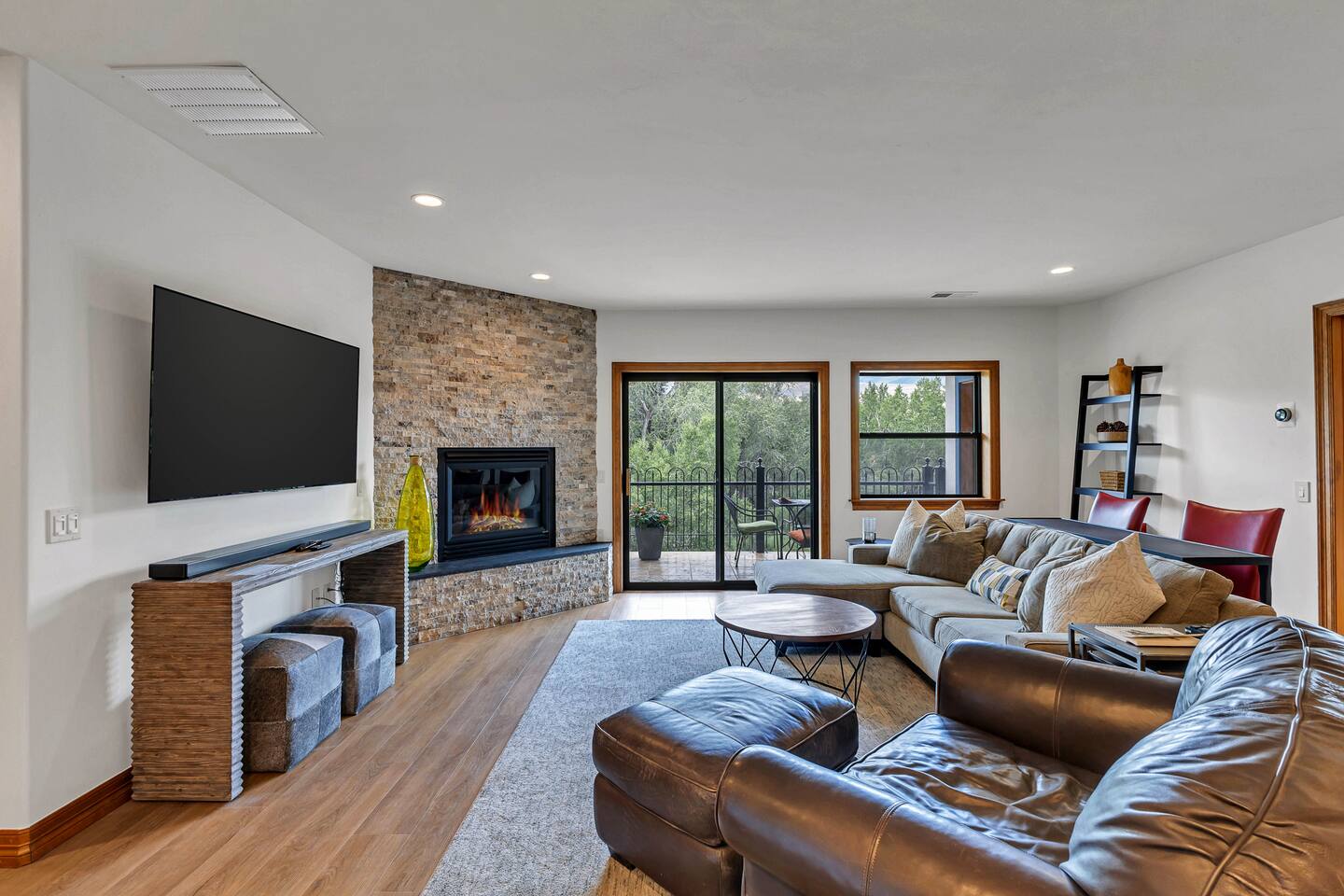 RiverFront Luxury Minutes from Skiing