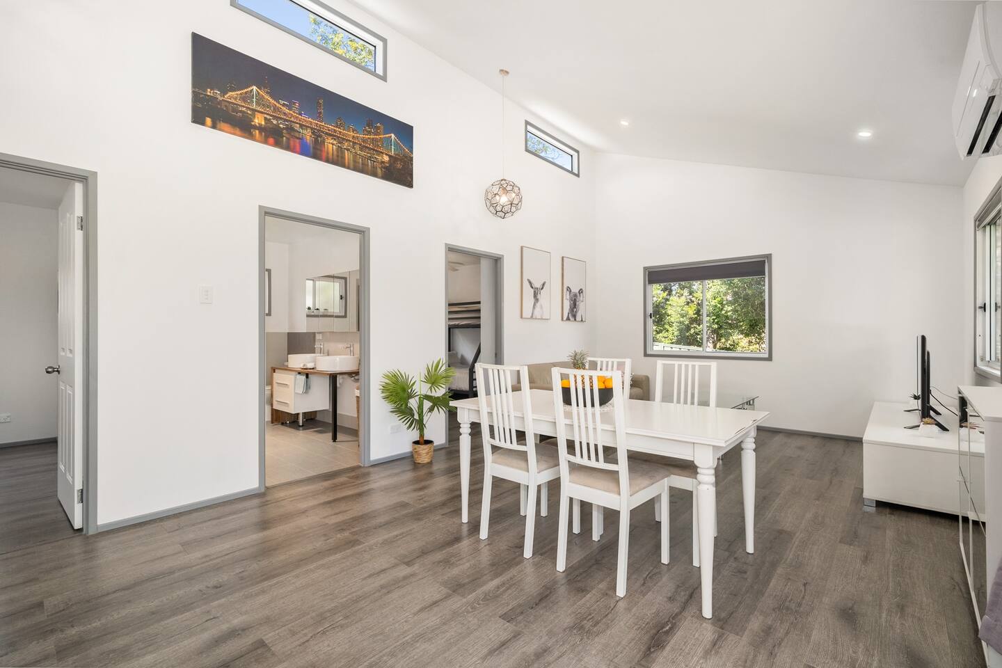 Tropical 2-bedroom Guesthouse, Pool, Sauna