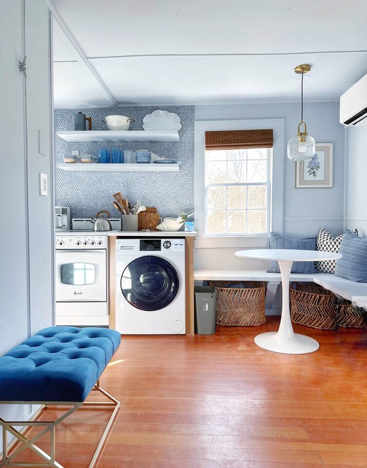 BlueSky Cottage! Tiny Luxury! Firepit/patio/petOK