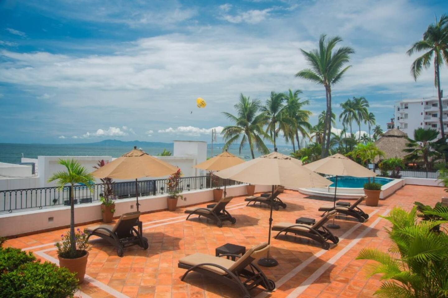 Beautiful Beach Street 2bd/2ba