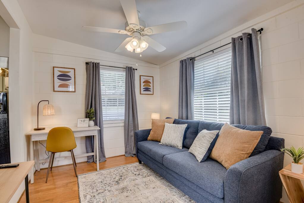 1BD/1BA Bob's Tiny Home - Workspace, Pet Friendly