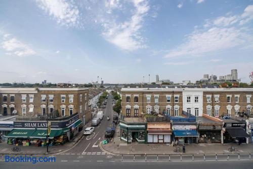 Flat 3 – 107 Uxbridge (Cozy 2-Bedroom Flat in Central West London)