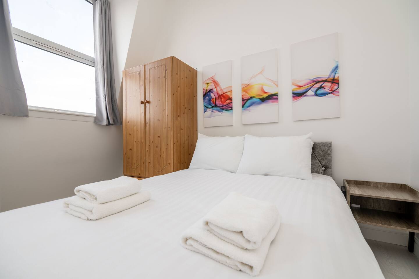 This Greater London home, minutes from Notting Hill & Hammersmith, offers a warm bedroom with fresh sheets, clean design, and a calm space to relax or sleep comfortably.