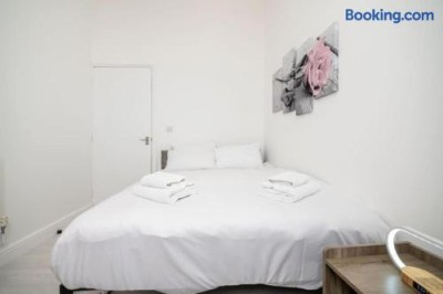 Flat 3 – 107 Uxbridge (Cozy 2-Bedroom Flat in Central West London)