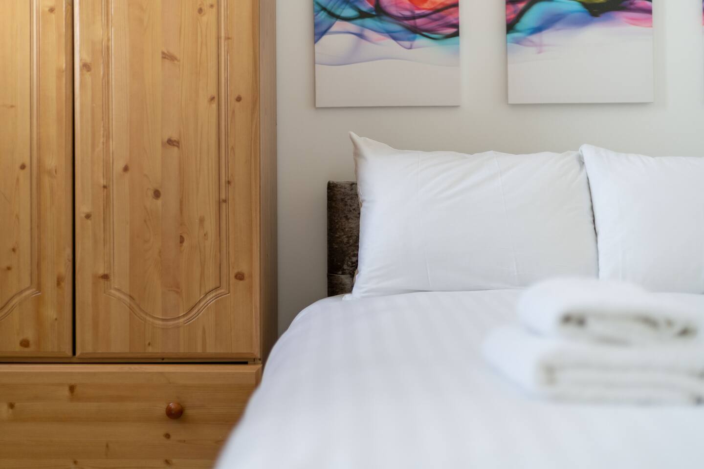 This home on Uxbridge Road, Greater London, near Notting Hill, features a cozy bedroom with a comfy bed, soft lighting, and relaxing vibes, ideal for rest after a long day.