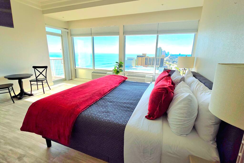 Penthouse with Panoramic Views