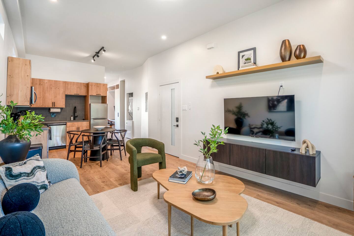 Smart Amenities & Modern Charm – Houston Studio! - Apartment