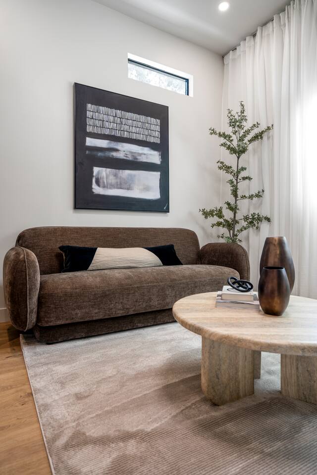 Nature-Inspired Living n Houston’s Trendy East End - Apartment