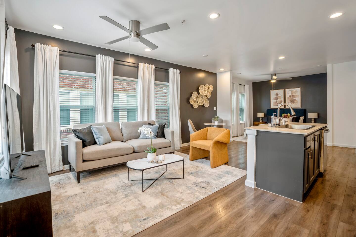 Sleek Studio With Private Parking Near Tx Med Ctr - Apartment