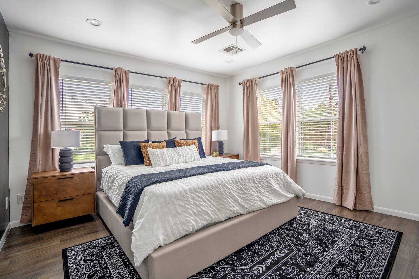 Spacious Apartment with Gated Parking Near Med Ctr - Apartment