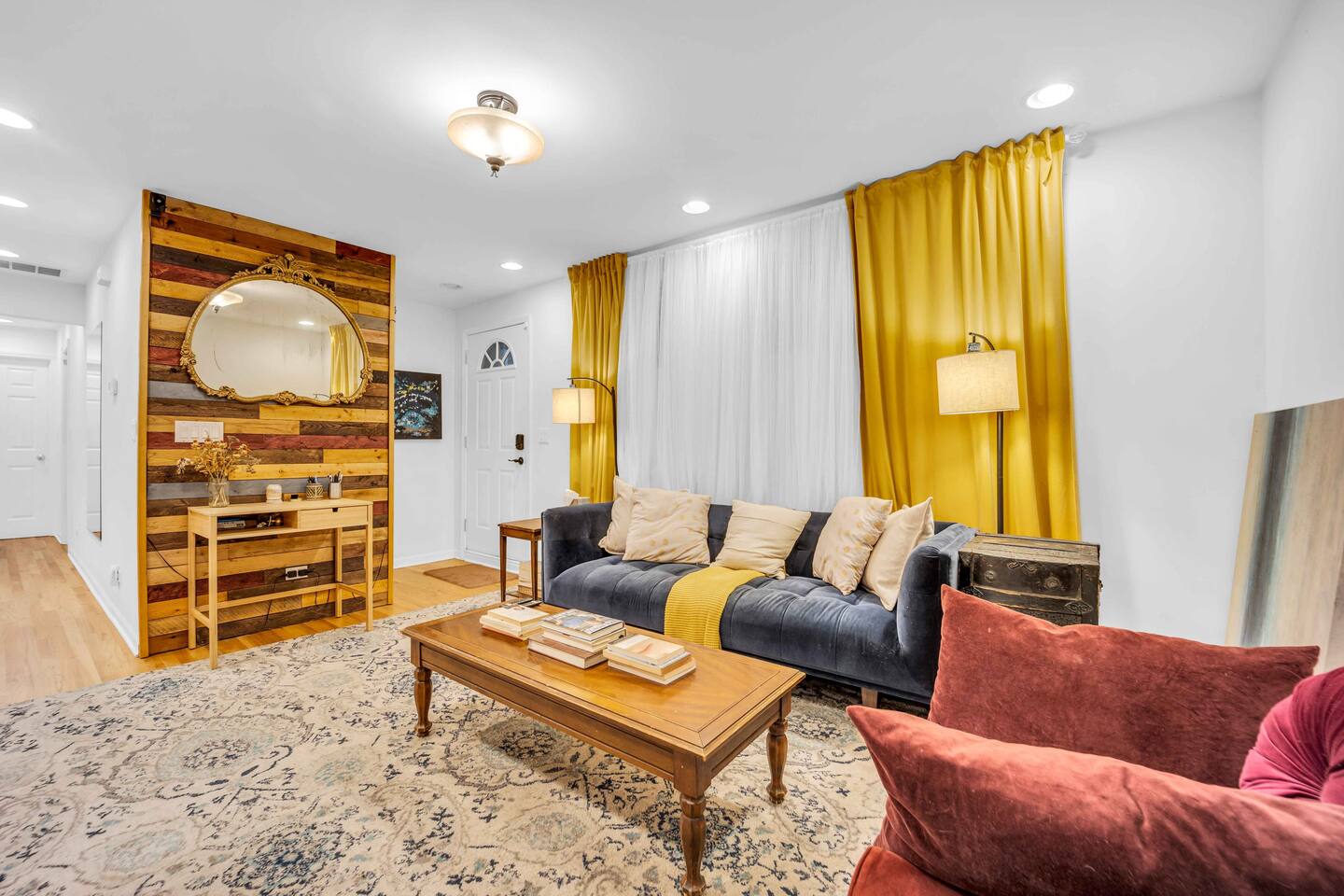 Easy city living 2 bed 2 bath with private patio