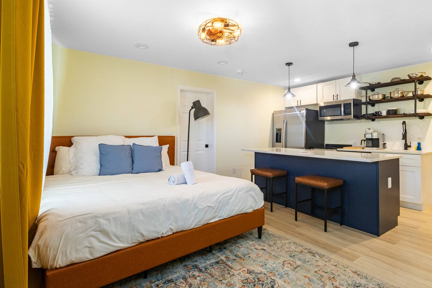 Sunny Studio pet-friendly king bed modern kitchen
